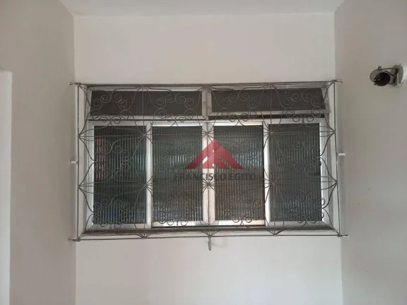 Imagem Otima casa no centro de São Gonçalo com varanda,Sala 02 quartos bamheiro,cozinha e area de serviço,vaga de garagem,proximo a todo comércio do centro d