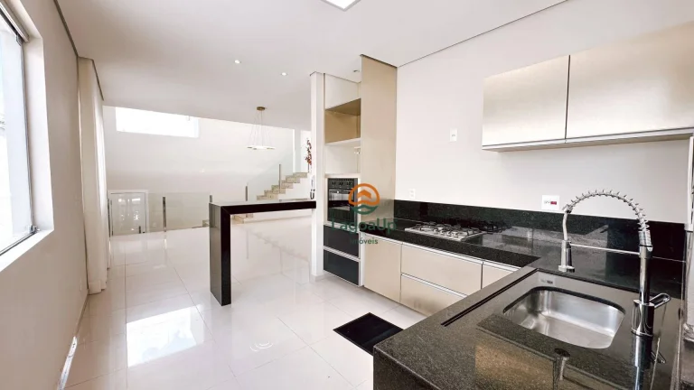 Imagem Casa com 4 dormitórios à venda, 200 m² por R$ 1.690.000 - Joana Darc - Lagoa Santa/MG