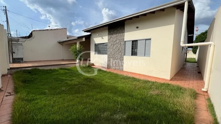 Imagem Impecável casa à venda na Vila Taquarussu, Campo Grande-MS: 3 quartos, 1 suíte, 3 salas, 2 banheiros, 15 vagas, 190m².