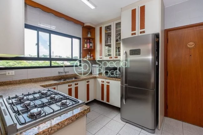 Imagem Apartamento Ideal para quem gosta de espaço, amplo, bem arejado com muita luz natural, 3 dorms, 3 s...