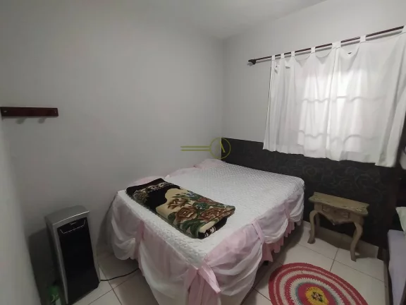 Imagem Casa á 700m da Praia, 2 dorms toda reformada à venda em Peruíbe