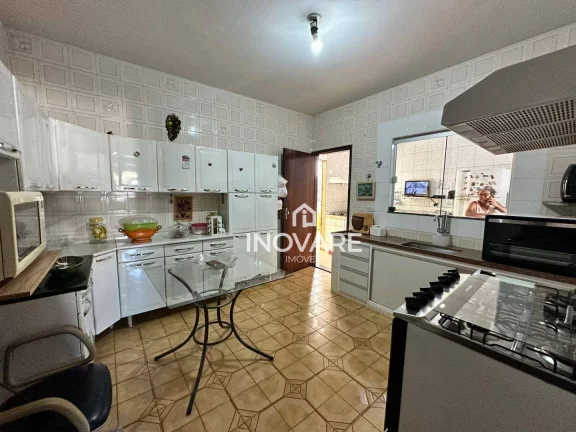 Imagem Casa com 3 dormitórios à venda, 162 m² por R$ 850.000,00 - Setor Central - Itumbiara/GO