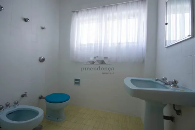 Imagem Apartamento com amplo living, 3 dormitorios sendo uma suite, apartamento com piso em tacos nos dormi...