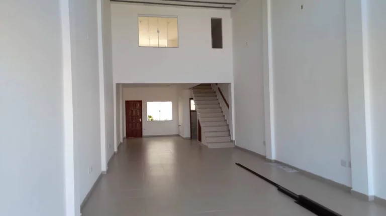 locação Loja pé direito alto x sobre loja atlântico norte Macaé RJ. 120m2