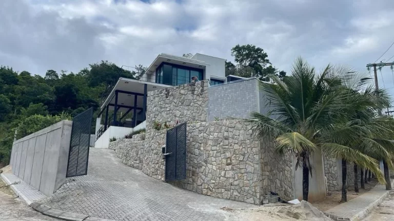 Imagem Sobrado com 5 dormitórios à venda, 529 m² por R$ 4.500.000,00 - Cigarras - São Sebastião/SP