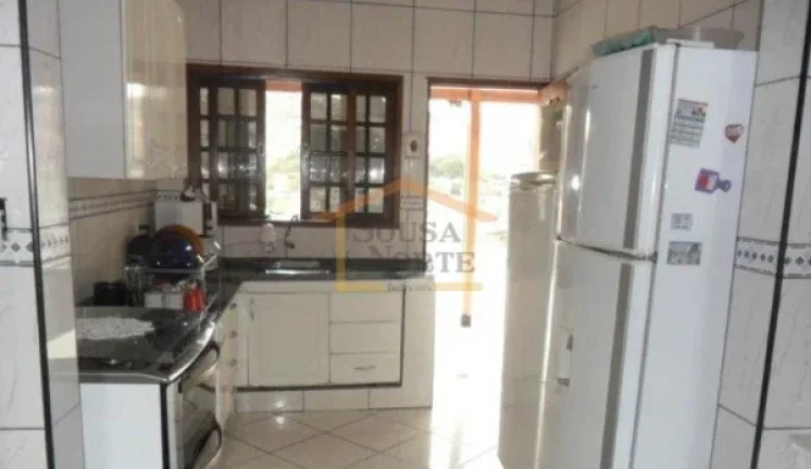 Imagem Sobrado com 380 m² de área útil, composto por 3 dormitórios, sendo 1 suíte com varanda, copa, c...