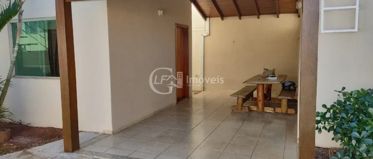 Imagem Casa em Condomínio à Venda em Campo Grande-MS, Bairro Carandá Bosque: 2 Quartos, 2 Suítes, 2 Salas e 112,27 m² de Área