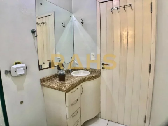 Imagem Sobrado com 2 suítes e 1 quarto, ampla área gourmet com churrasqueira e piscina, 2 vagas de garage...