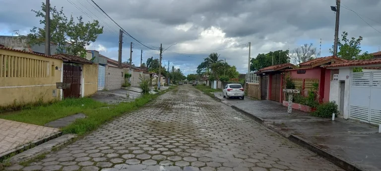 Imagem Casa para Venda em Itanhaém, Jardim Regina, 3 dormitórios, 1 suíte, 2 banheiros, 5 vagas