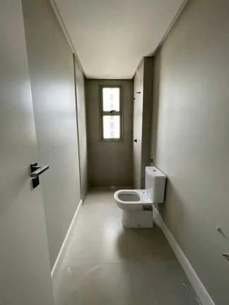 Imagem Apartamento com 3 suítes e 2 vagas de garagem há 250m2 do mar no Centro de Balneário Camboriú