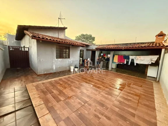 Imagem Casa com 4 dormitórios à venda, 183 m² por R$ 400.000,00 - Setor Central - Itumbiara/GO