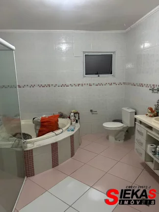 Imagem Casa Comercial para Locação na Penha de França - São Paulo-SP: 5 Quartos, 5 Suítes, 4 Vagas, 500m² de Área
