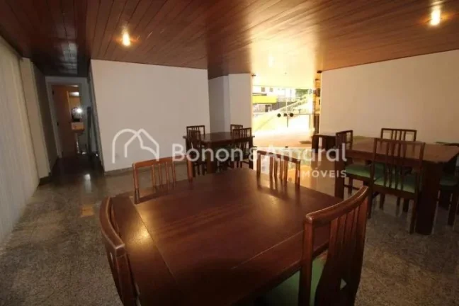 Imagem Lindo apartamento, amplo, silencioso e bem iluminado, com área de 88 m². O imóvel possui sala par...