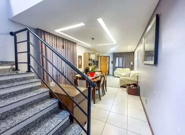 Imagem Sua Casa dos Sonhos no Bosque dos Eucaliptos! Apresentamos uma belíssima casa em um dos bairros mais desejados da cidade, perfeita para quem busca conforto, espaço e elegância!