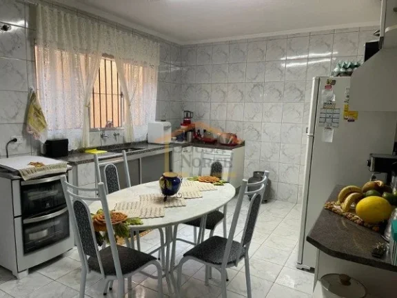 Imagem 1ª casa: 2 quartos, sala, cozinha, banheiro, lavanderia
1 vaga na garagem, 144m².

2ª casa: 2 qua...