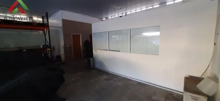 Imagem Galpão à venda em Jaboatão dos Guararapes-PE, bairro Candeias: 4 salas, 2 banheiros, 25 vagas de garagem, 342m² de área