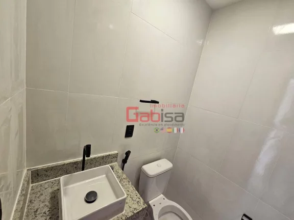 Imagem Casa com 2 dormitórios à venda, 61 m² por R$ 330.000,00 - Vila do Peró - Cabo Frio/RJ