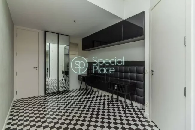 Imagem Apartamento com 217m² em Perdizes Living amplo com lareira, com caixilhos do piso ao teto, muito cl...