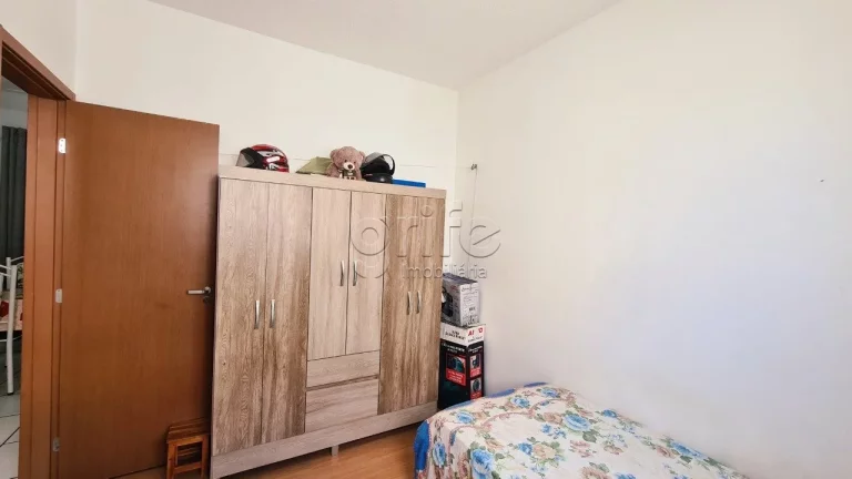Imagem Apartamento de 2 quartos, 1 banheiro mais vaga de garagem, com transporte público e supermercados e...