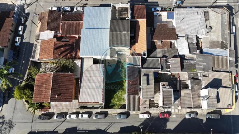 Imagem Terreno à venda no Centro de Ubatuba-SP: localização privilegiada e ótimo potencial de valorização!