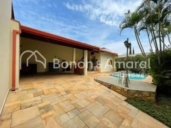 Imagem Linda casa à venda em condomínio fechado. Casa assobradada com hall de entrada, três salas grande...