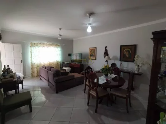 Imagem Casa térrea à venda em Peruíbe/SP Localizado à 880m da praia 3 dormitórios
