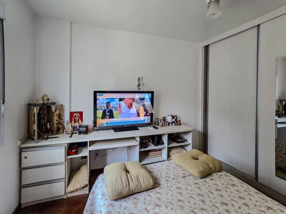 Imagem Apartamento com 2 dormitórios, sendo 1 suíte e dependência completa a 1/2 quadra da praia à venda no Embaré, Santos/SP