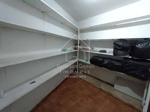 Imagem Casa à Venda com 7 quartos sendo 2 suítes, Centro - Mantena - MG