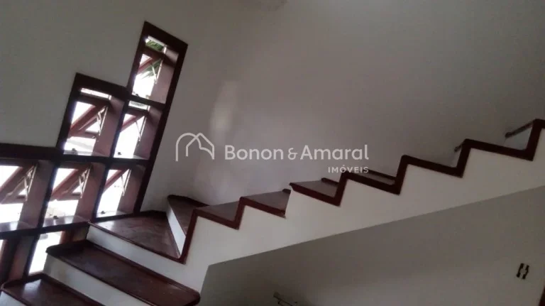 Imagem Excelente sobrado em condomínio tranquilo e arborizado, com 196 m² de construção em terreno ampl...