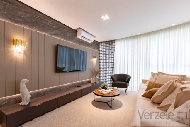 Imagem Apartamento 4 ou + dormitórios para Venda em Balneário Camboriú / SC no bairro Centro