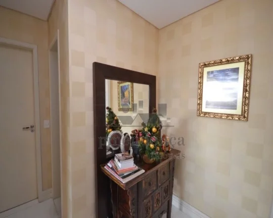 Imagem Venha se encantar com este maravilhoso apartamento em andar alto, decorado com muito bom gosto e sof...