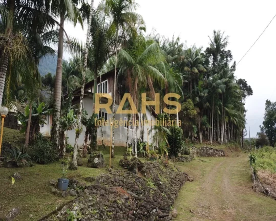 Imagem A liberdade de viver em um ambiente em meio a muita natureza. Excelente chácara, escriturada a vend...