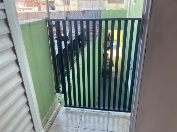 Imagem Sobrado com 1 dormitório para alugar, 40 m² por R$ 900,00/mês - Calmon Viana - Poá/SP