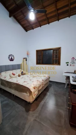 Imagem Casa Elegante com 4 Dormitórios a 700 metros da praia de Massaguaçu.