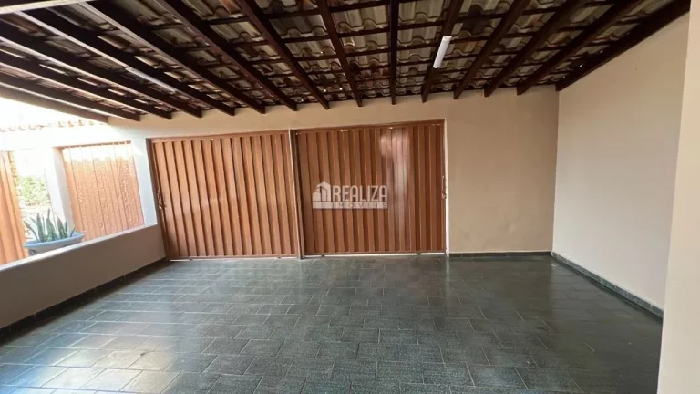 Imagem Casa de 3 quartos para alugar em Uberaba - Conjunto Pontal