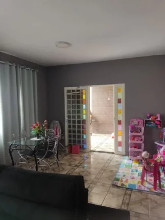 Imagem Sobrado à venda, 300 m² por R$ 650.000,00 - Vila Figueira - Suzano/SP