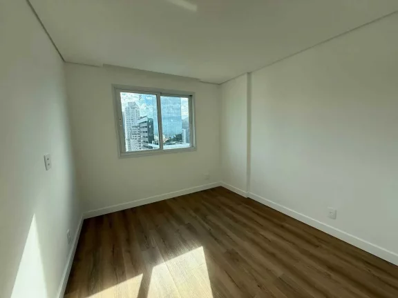 Imagem Apartamento com 2 dormitórios sendo 1 suíte e 1 vaga de garagem em Balneário Camboriú