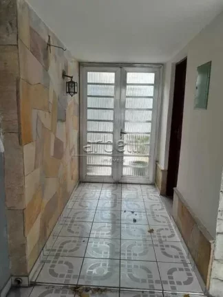 Imagem Casa com 150 M² com 2 dormitórios, 1 banheiro, sala, cozinha, área serviços, quintal, vaga de ga...
