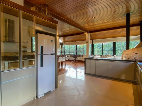 Imagem Casa à venda em Campos do Jordão – Com 5 suítes no Alto do Capivari