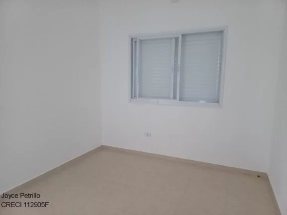 Imagem Casa nova com 4 suítes, piscina e fino acabamento à venda em condomínio de luxo em Peruíbe.