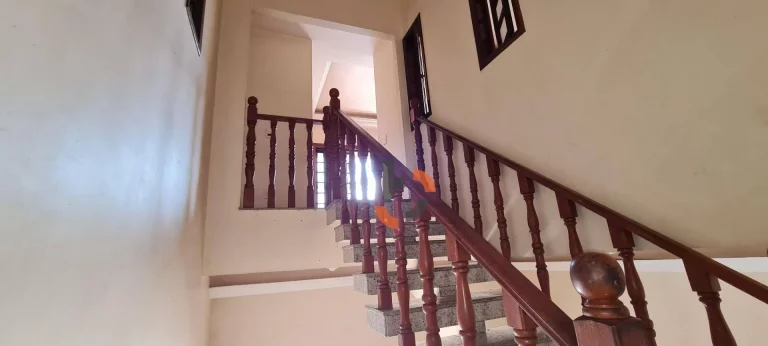 Imagem Casa com 4 dormitórios à venda, 452 m² por R$ 550.000,00 - Cerâmica - Nova Iguaçu/RJ