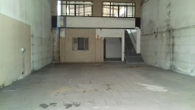 Imagem Salão comercial, com mezanino, escritório com 03 salas, 02 banheiro e cozinha.Excelente localizaç...