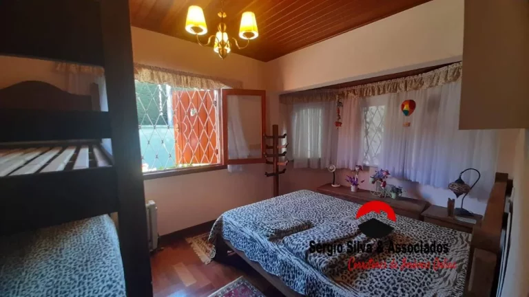 Imagem Casa a Venda na Região do Alto do Vale Encantado em Campos do Jordão - SP