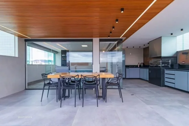 Imagem Este espaçoso apartamento de 167 metros quadrados oferece uma experiência de vida confortável e m...