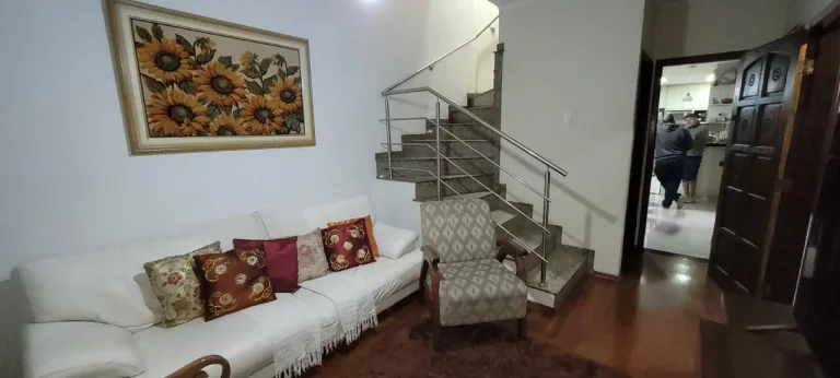 Imagem Sobrado 208 metros 3 Dormitorios sendo 3 Suites 2 Vagas de Garagens