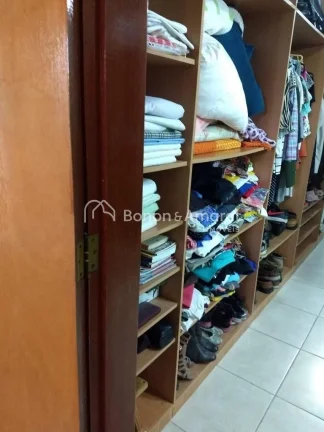 Imagem Apresentamos esta belíssima casa assobradada em um dos condomínios mais desejados de Valinhos, com...