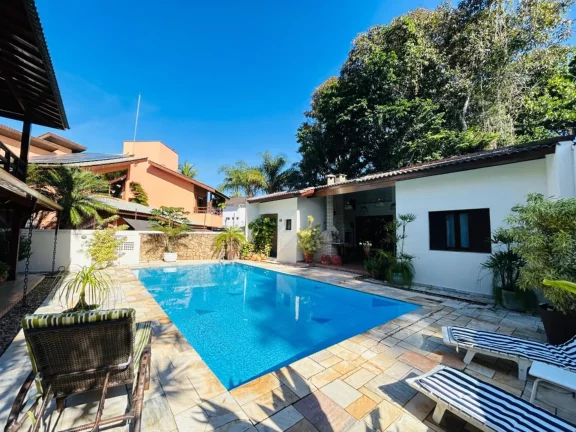 Imagem Imponente casa à venda em Riviera de São Lourenço Módulo 20: 5 quartos, 2 suítes, 3 salas, 4 vagas, 317m² de área.