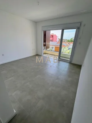 Imagem Imperdível casa de 3 quartos, 1 suíte, 2 salas, 2 banheiros, 2 vagas na cidade de Florianópolis-SC, bairro Ingleses do Rio Vermelho - 143m².