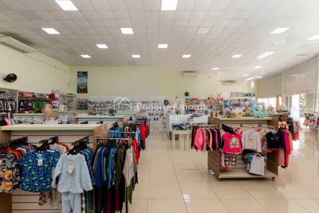 Imagem Apresentamos um galpão comercial com infraestrutura completa, ideal para empresas que buscam um esp...