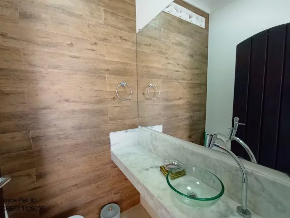 Imagem Casa á venda em Peruíbe com 4 dormitórios, piscina e ampla área de lazer a apenas 550m da praia. Aproveite!!!